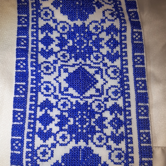 Embroidered cape - Picture 3 of 6